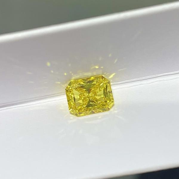 Отрезок 2.09ct IGI причудливого яркого желтого диаманта HPHT искусственный излучающий аттестовал