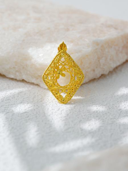 Add a Touch of Luxury to Your Everyday Look with 24K Golden Jewelry Adornments