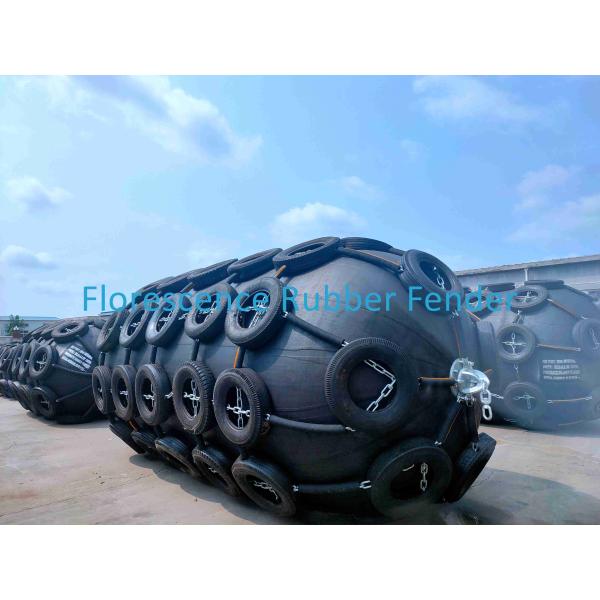 Floating Rubber Pneumatic Fenders On Vessel Boat With Chain And Tyre