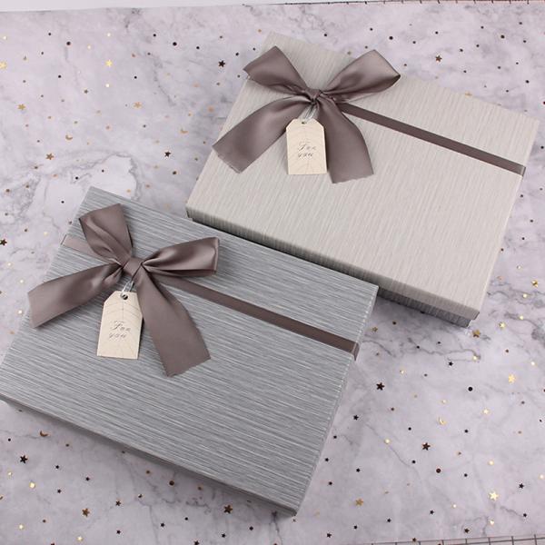 Cajas de regalo rígidas para ropa Regalos Envases de dibujos animados con marca impresa