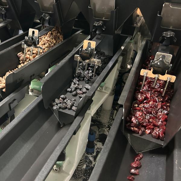 2.5kg Parrot Food Packaging Machine with Multihead Weigher