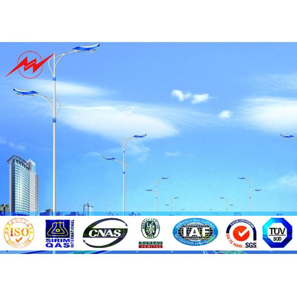 полюсы уличного света высоты 7m солнечные гальванизированные для дорожного освещения улицы