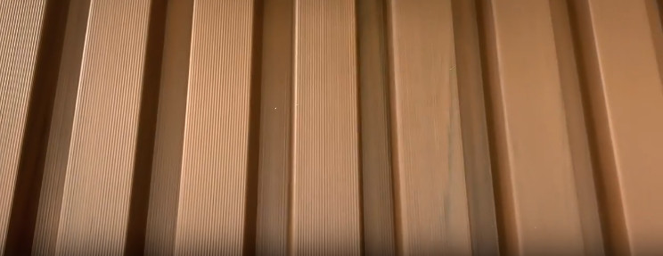 панель стены внутренний Браун планки древесины панели плакирования 23x135mm WPC пластиковая составная рифленная