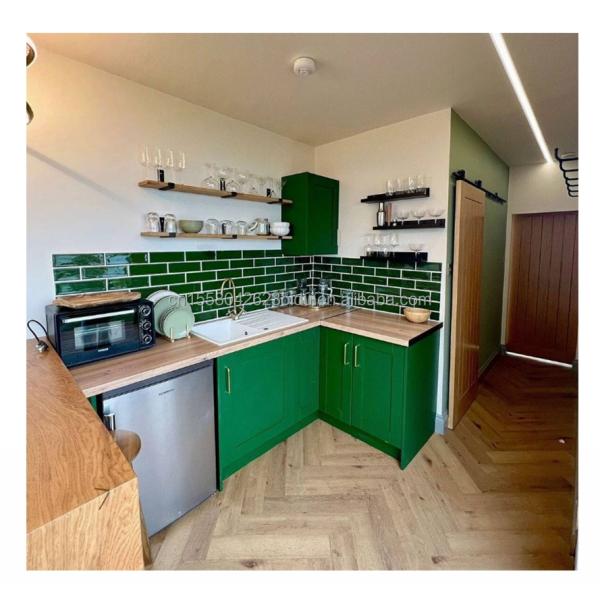 50/75/100mm Panel Sandwich de onda Pared Diseño personalizable 40 pies Casa de contenedores de envío modificada para vivir o vacacionar