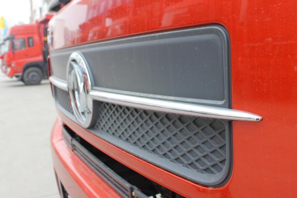 210HP Euro4 Dongfeng Cummins Camions DFL1160B5 6x2 Cargo Truck