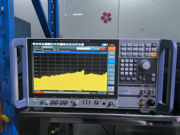 67 GHz Ultra Wideband Signal Spectrum Analyzer Rohde & Schwarz FSW67
