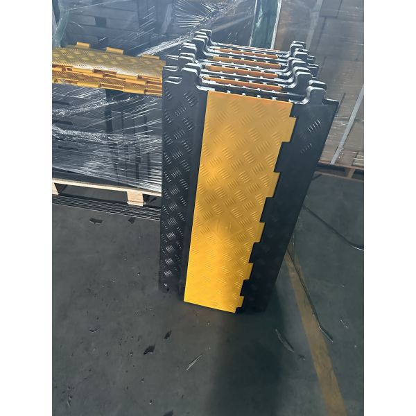 Heavy Duty Plastic Cable Protector Ramp Cord Cover 1/2/3/4/5 Channel Speed Hump for Road Safety