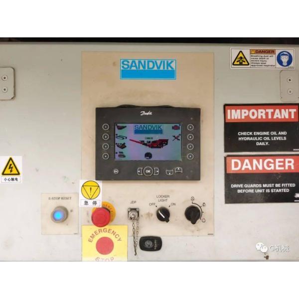 Портативная машинка QJ341 использовала мобильную сделанную дробилку челюсти следа дробилки в 2015