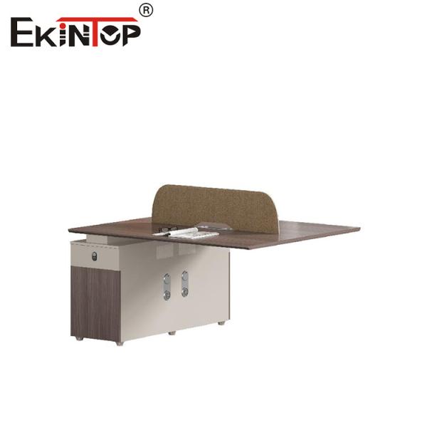 Estación de trabajo de oficina rentable para 4 personas con marco de metal personalizable