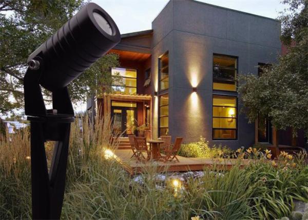Projetores exteriores do diodo emissor de luz IP65 com alojamento de alumínio de fundição da cor preta para a iluminação do jardim