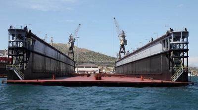 Customized Floating Dock Crane For Shipyard To Build Ship 10t - 80t