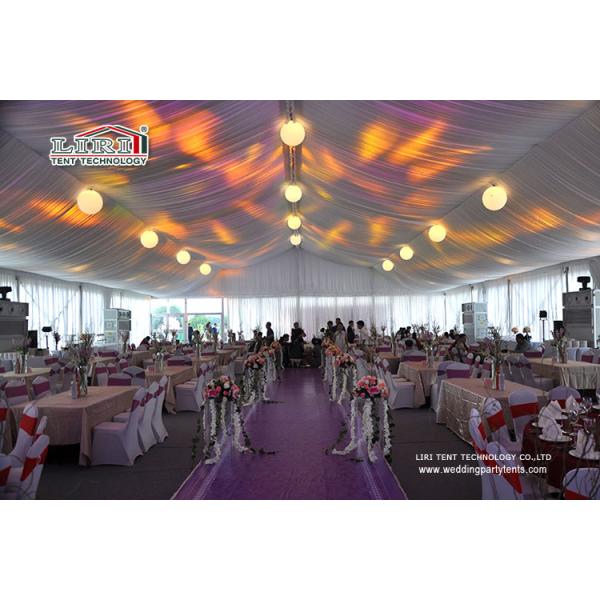 Шатер шатров свадьбы нестандартной конструкции на открытом воздухе с регулируемой системой настила