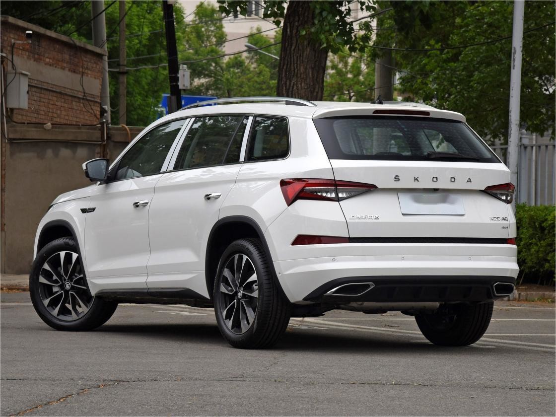 Skoda Kodiaq TSI380 7-местный 4WD TOP версия бензиновый автомобиль мобильный телефон беспроводное зарядка панорамное изображение