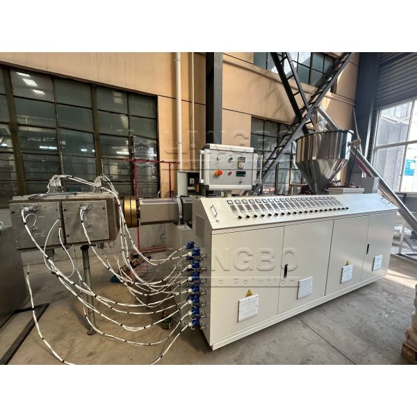 Plastic PP PE WPC Decking Board Floor Wood Composite Profile Extrusion Line