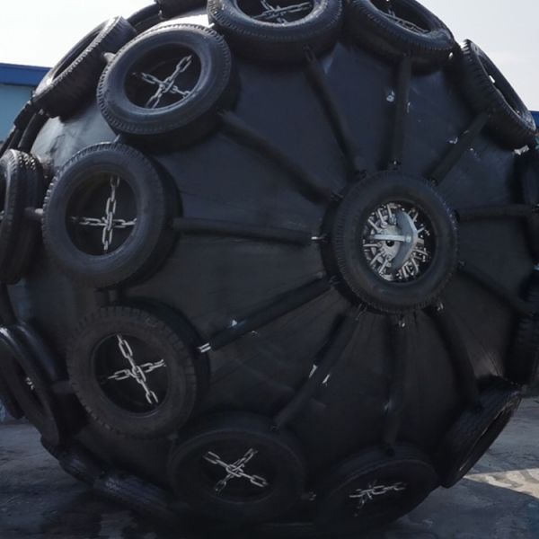 ISO17357 Certified Pneumatic Rubber Fender 50/80Kpa Pressure For Marine Protection
