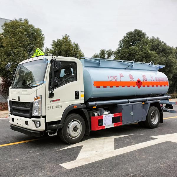Oil Transportation with White Dongfeng Freka 9.6 Oil Tanker Truck 4 6L Engine Capacity