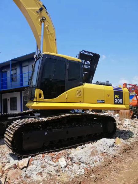 Excavadora usada komatsu pc300 -7 Excavadora com horas de trabalho 0-2000 e capacidade de combustível 100-500 litros