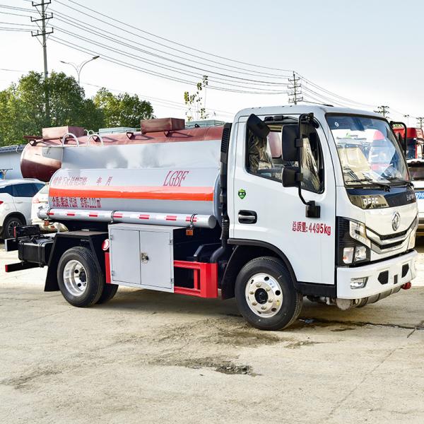 4x2 Dongfeng Small Oil Tanker Truck Horsepower 150hp Load Capacity 1 - 10T