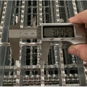 40X5mm Serrated Press-Locked Steel Grating with Hot DIP Galvanizing for Anti-Slip Applications