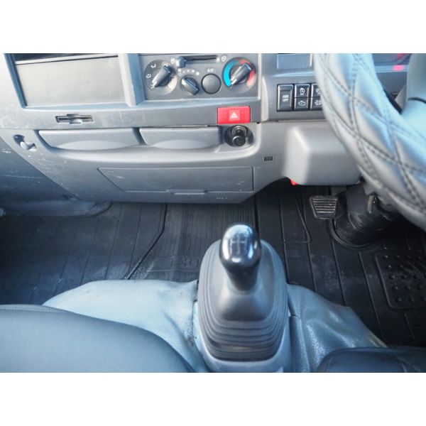 Isuzu Elf Truck 2 Ton Wide Long Low Floor MT Load Size 430/207/38 ETC Aluminum Block Hill Start Assist Leveler Rearview Camera1Spare Tire 2Ton Base 2Ton Car Mission Manual MT Mounting Flat Car 6 Speed