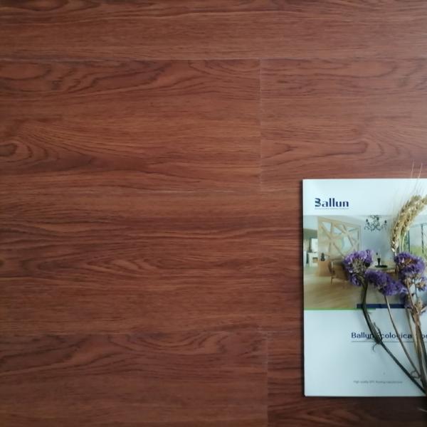 Pavimento de vinyl rojo marrón clic de bloqueo de madera de grano de acabado de núcleo rígido de pisos muestras