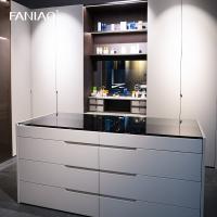 Armoire personnalisée blanche moderne avec miroir