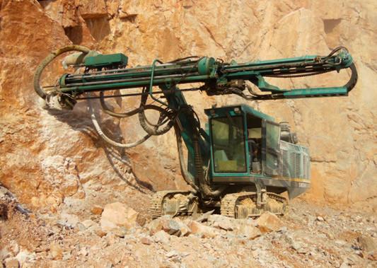 Motorista de pilhas de terra Máquina de proteção rodoviária Corrimão de pilhas Máquina hidráulica Motorista de pilhas solares