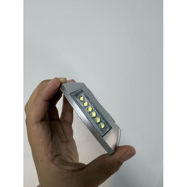 Flashing / Steady 3LED / 6LED Aluminum Solar Road Cat Eye Raised Marker Light with Glow in the Dark Cat Eye Warning Light for Enhanced Road Safety