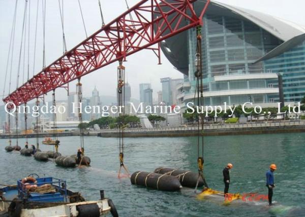 Navio que lança e que levanta equipamentos de segurança moventes pesados das bolsas a ar do salvamento marinho