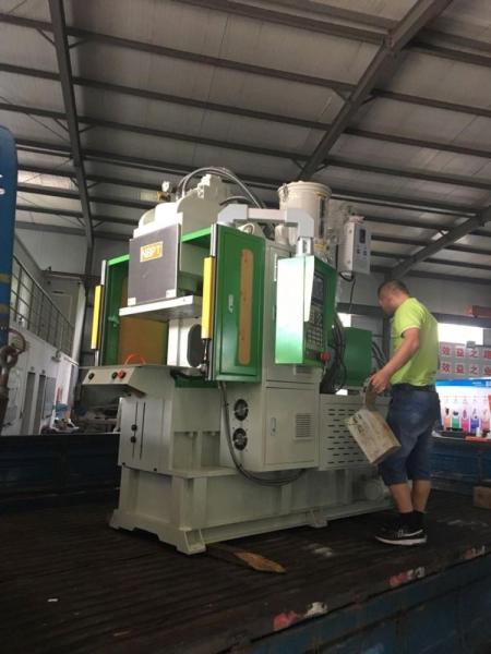 Máquina de moldeo por inyección de plástico vertical de alta eficiencia