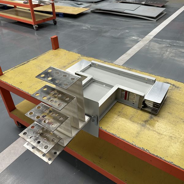 Sistema de canalización y cableado eléctrico compacto y personalizado, con