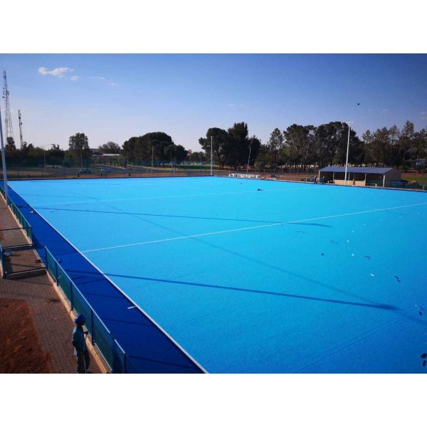 FIH Certified Hockey Artificial Turf with 14mm Pile Height and Water Spray for Consistent Play