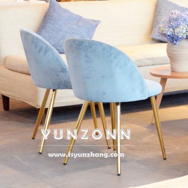 Luxury Modern Silla Rosa Wedding Chair Elegant Candy Color Fabric Design with Gold Metal Leg for Outdoor Hotel Use
