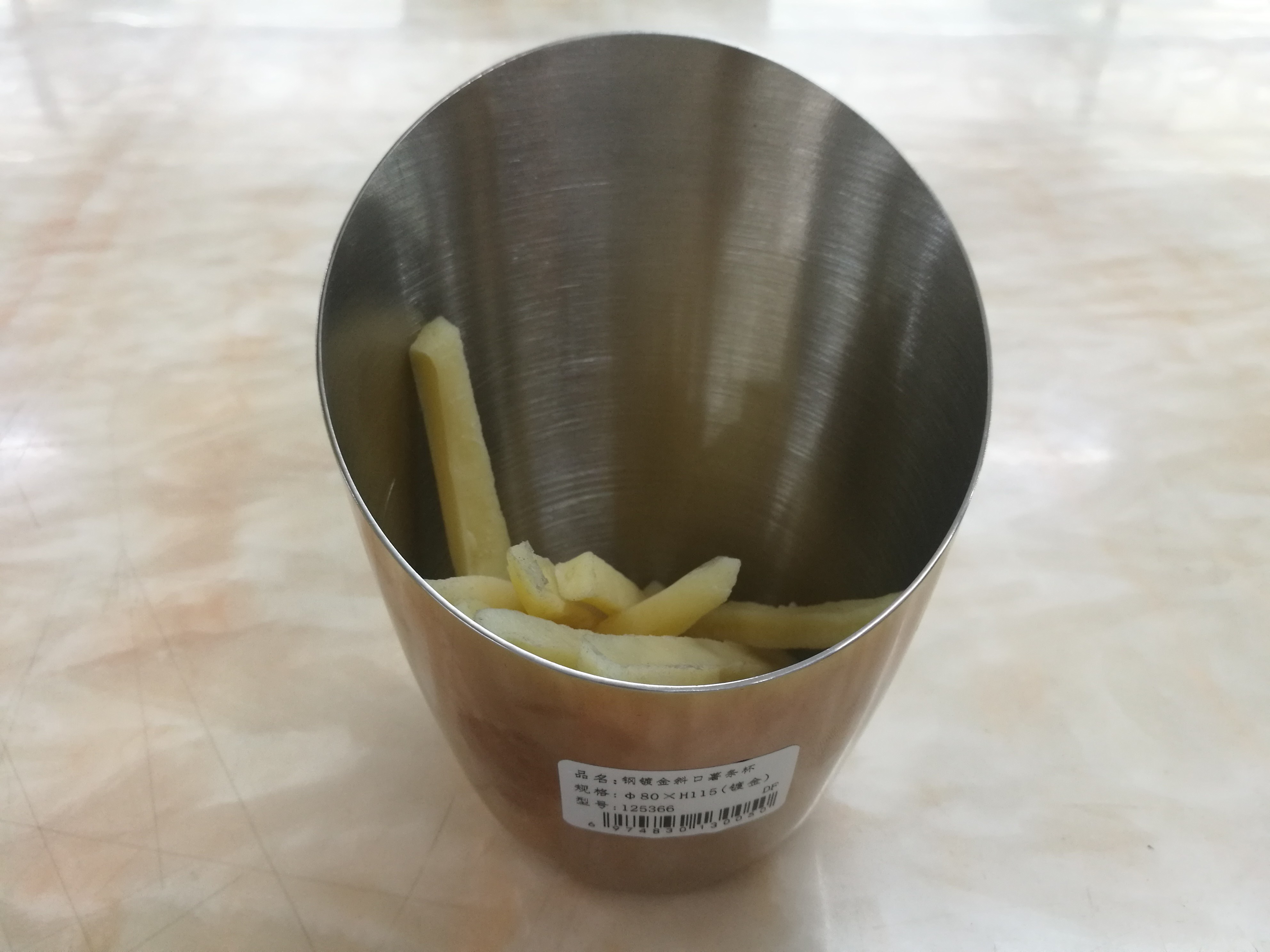 Французская чашка картофеля фри двинула под углом Dinnerware фарфора устанавливает многоразовый и легкий для того чтобы очистить чашку цвета золота