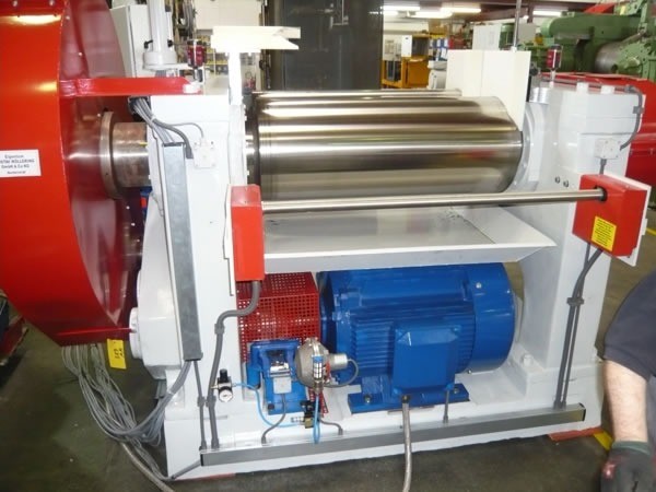 Customized Working Layer Rubber Mixing Machine Blue Green Color Suitable For Industrial Rubber Processing Loading Port