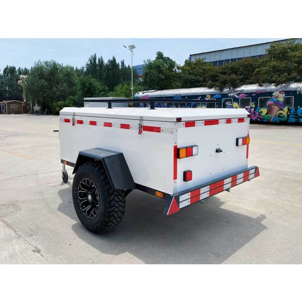 Remorque de camping extérieure blanche - Pratique pour le camping et le stockage