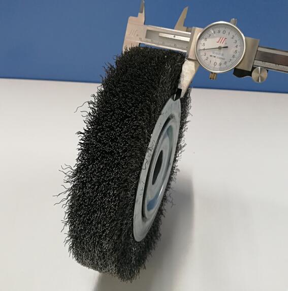 Колесо волнистой проволки ODM OD 200mm OEM Deburring чистит высокуглеродистый 0,3 mm щеткой материала стального провода