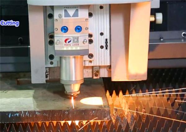 6000W Laser CNC Cutting Machine / Industrial Laser Cutter with Auto Focus Cutting Head