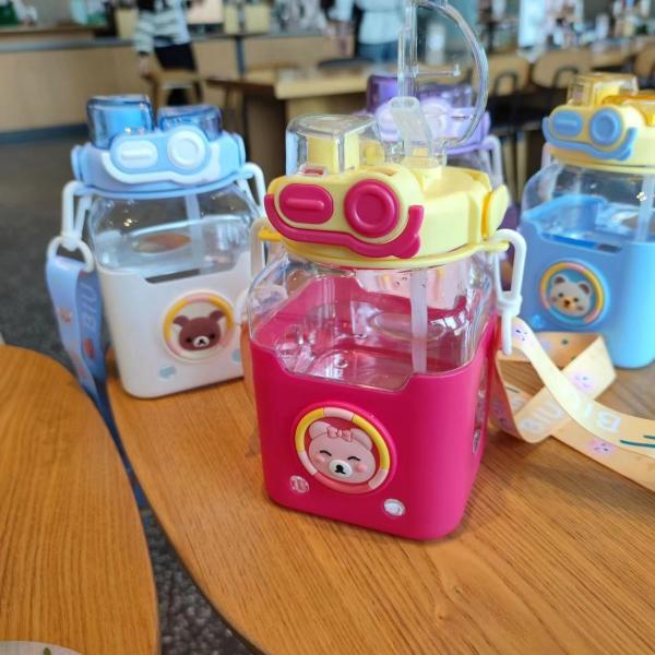 Large Capacity Children's Square Straw Cup with Direct Drinking Water Flowing