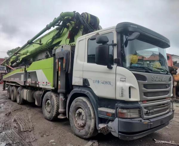 Used 2018 Zoomlion 63m concrete pump truck with Scania chassis, showing discounted price for sale