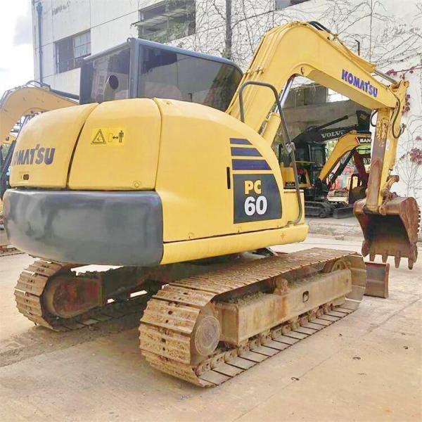 Mini pelle Komatsu PC60 6 tonnes avec 0,37 m3 de capacité de godet, 0-2000 heures de fonctionnement