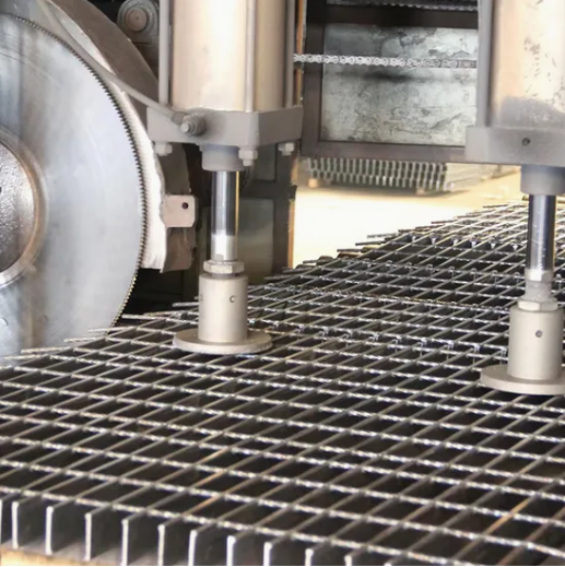 Rust-Proof Galvanized Serrated Steel Grating with 25x5 mm Bearing Bar for Anti-Slip Platforms