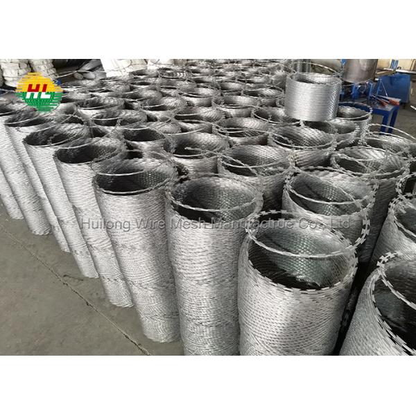 HUILONG Galvanized Steel Razor Wire Coils , ISO Barbed Wire On Garden Fence