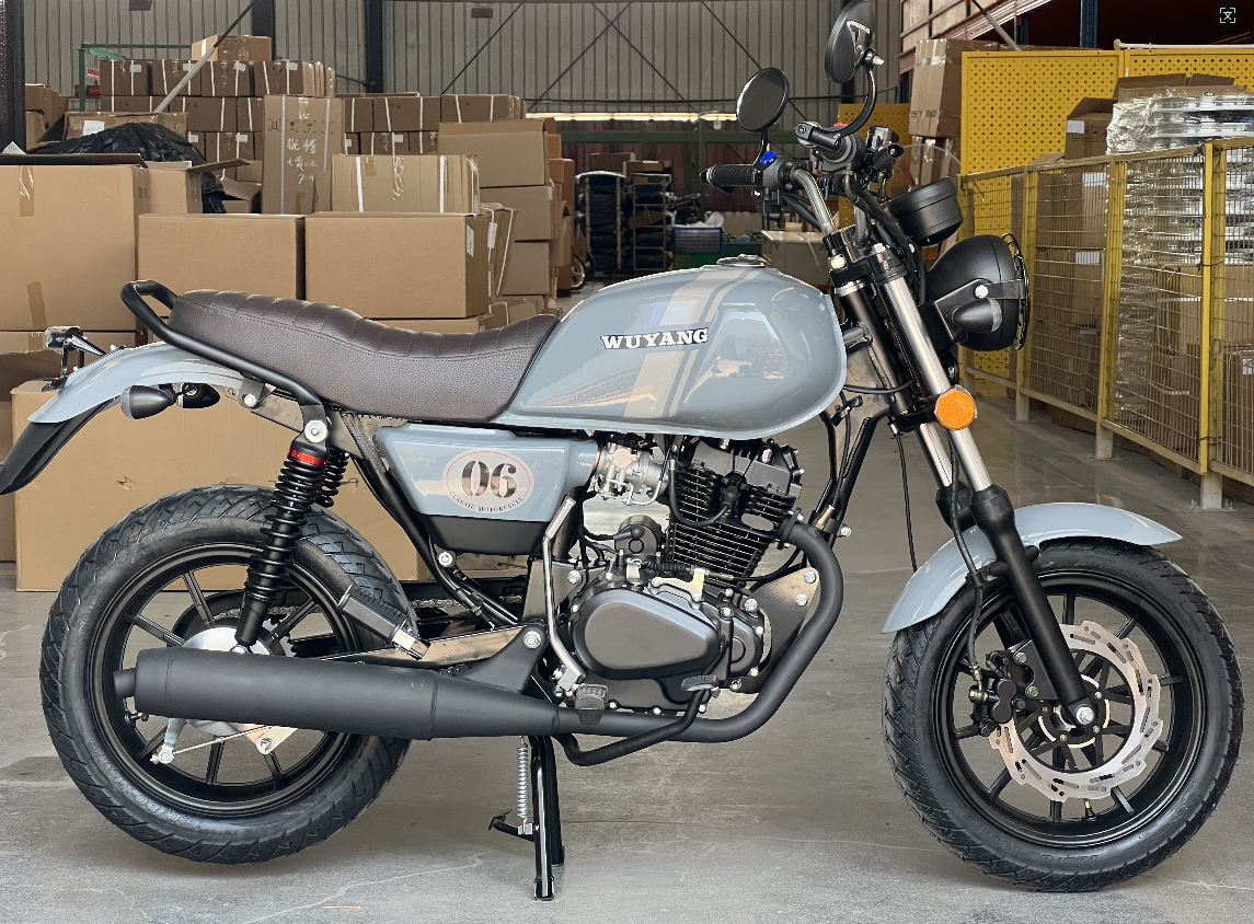 125cc Mini Cruiser Motorcycle 7Kw 8000r/Min Urban Riding Gas Motorcycle For Adults