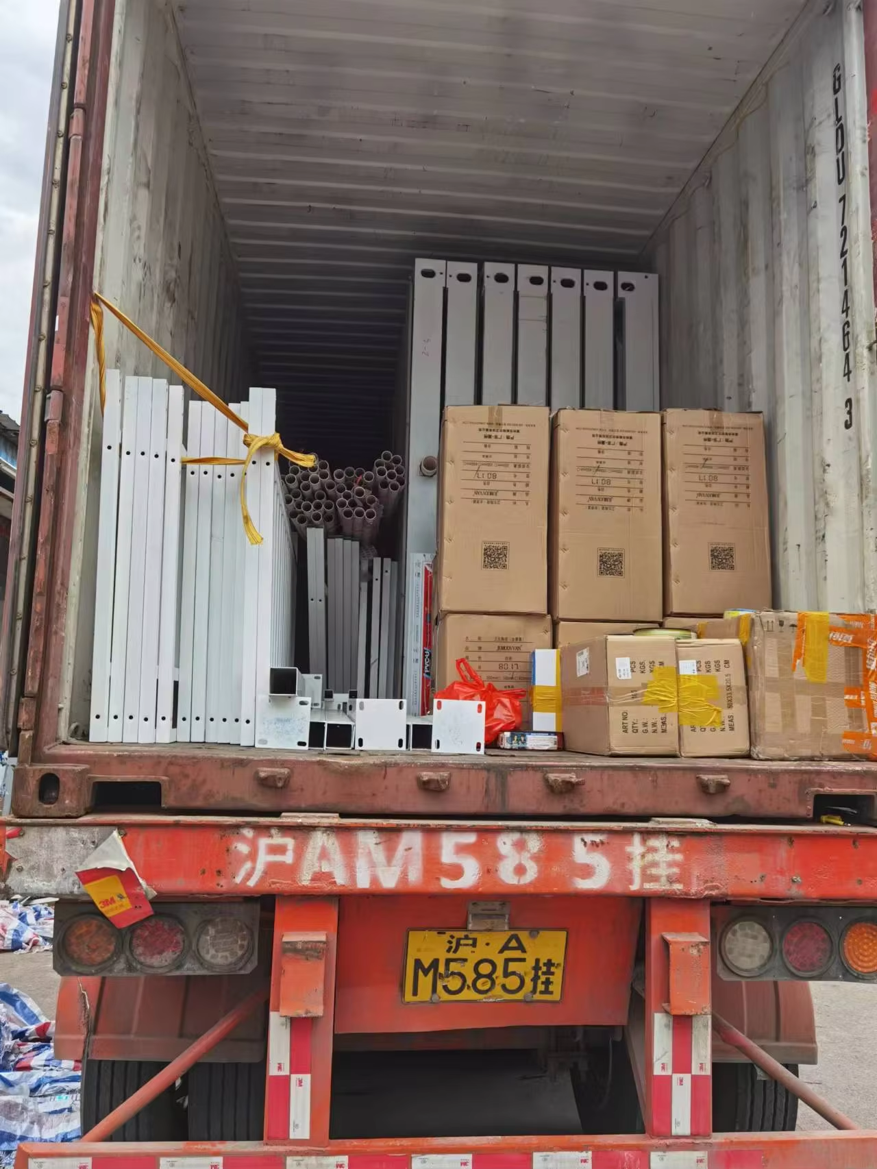 Steel Door Prefabricated Container House 20ft 40ft Modular Steel Container Homes