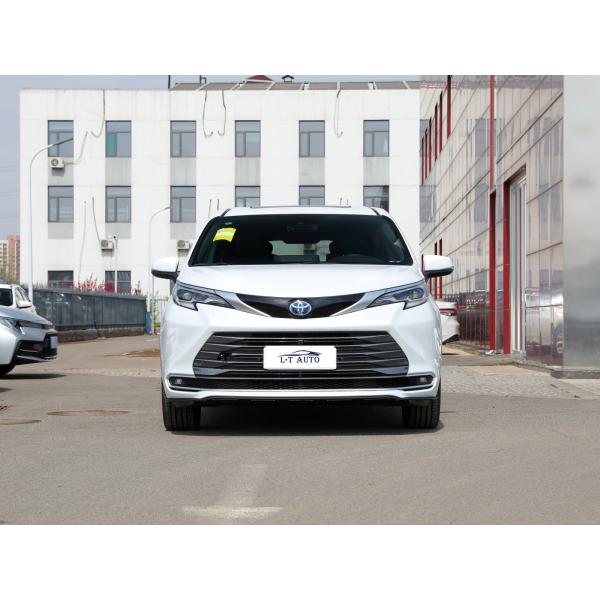 MPV Second-Hand Toyota Sienna with Naturally Aspirated Engine Type and LED Headlights