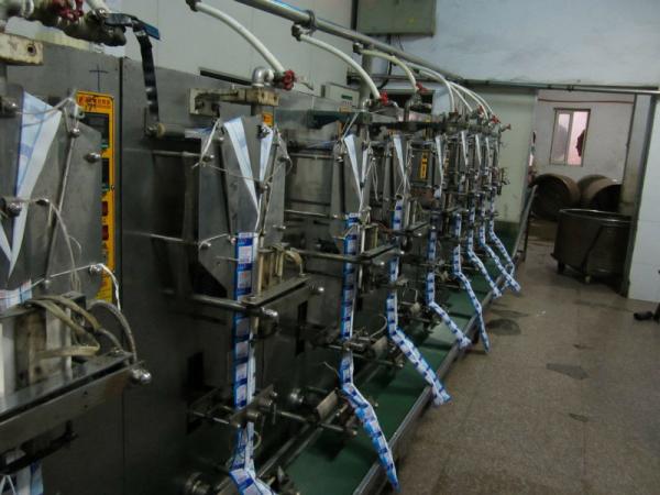 Linha de produção de água de saco completa para enchimento rápido e preciso a 2200 sacos/hora