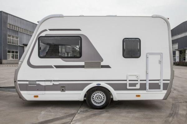 Reboque de acampamento recreacional da caravana do rv Motorhome com 50L Gray Water Tank 1000W
