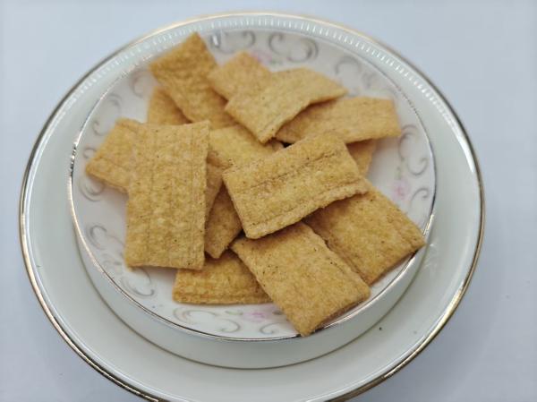 Bold BBQ-Infused Crunchy Rice Snaps For Savory Snack Lovers