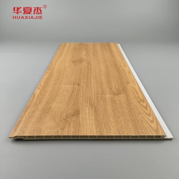 Panneaux muraux en PVC à grains de bois en gros Panneau de plafond en PVC anti rayures pour la décoration résidentielle